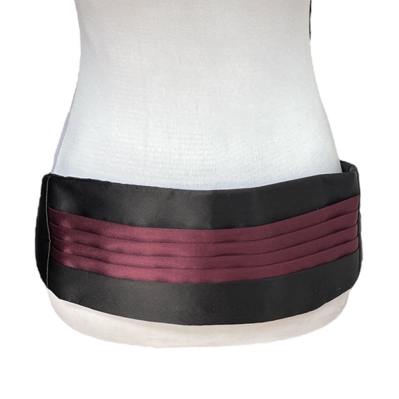 Men’s Fashion Depot Silk Cummerbund and Bow Tie Set Black Burgundy - Picture 3 of 7